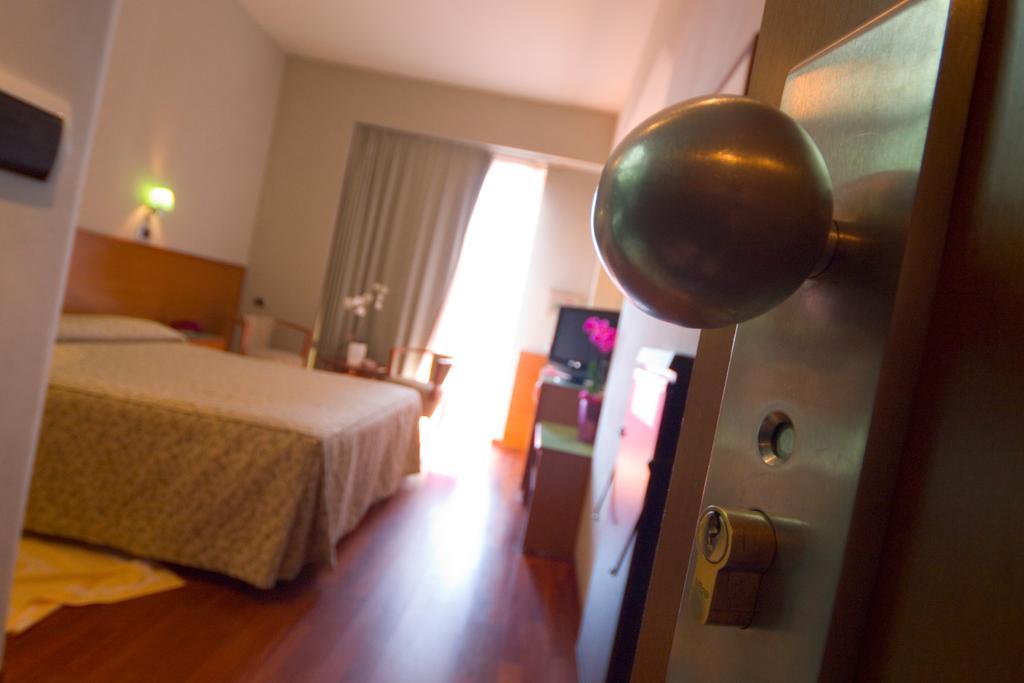 Double or Twin Room,378409849:JPEG