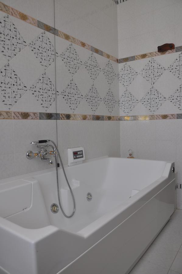King Room Spa Bath