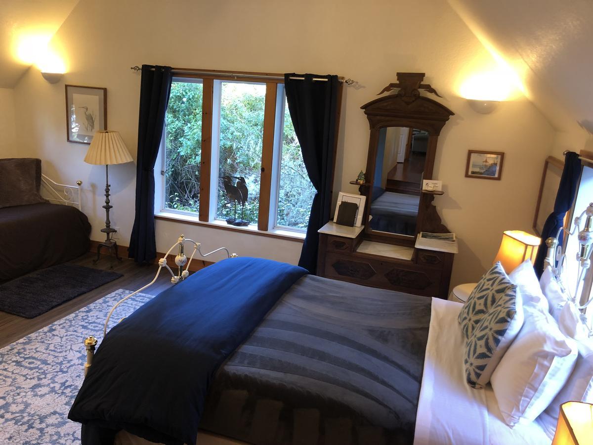 Queen Room Garden View