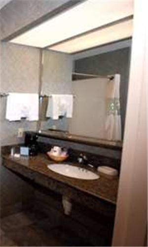 King Room with King Bed - Non-Smoking
