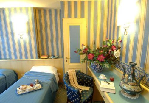 Triple Room,476235471:JPEG