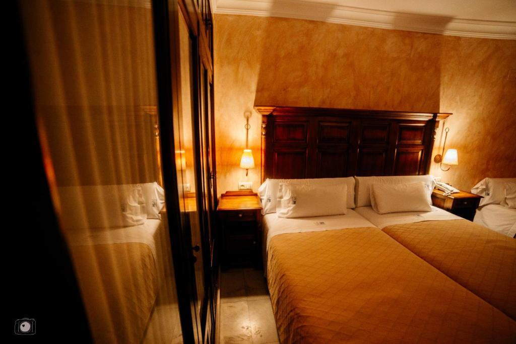 Twin Room,1431902359:JPEG