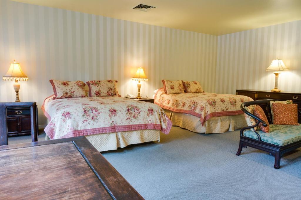 Deluxe Queen Room Two Queen Beds
