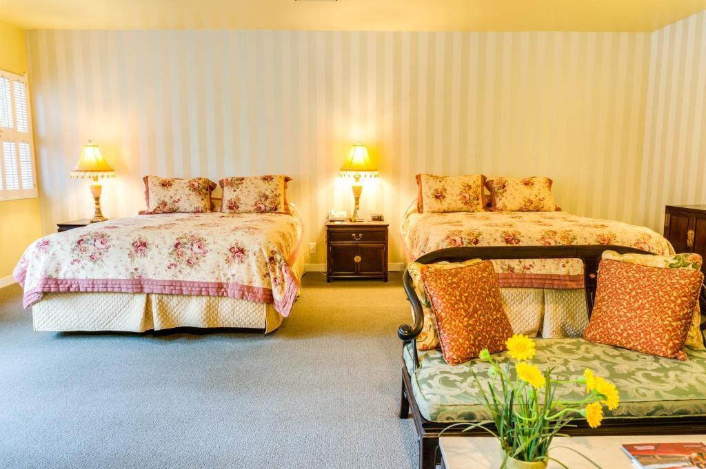 Deluxe Queen Room Two Queen Beds