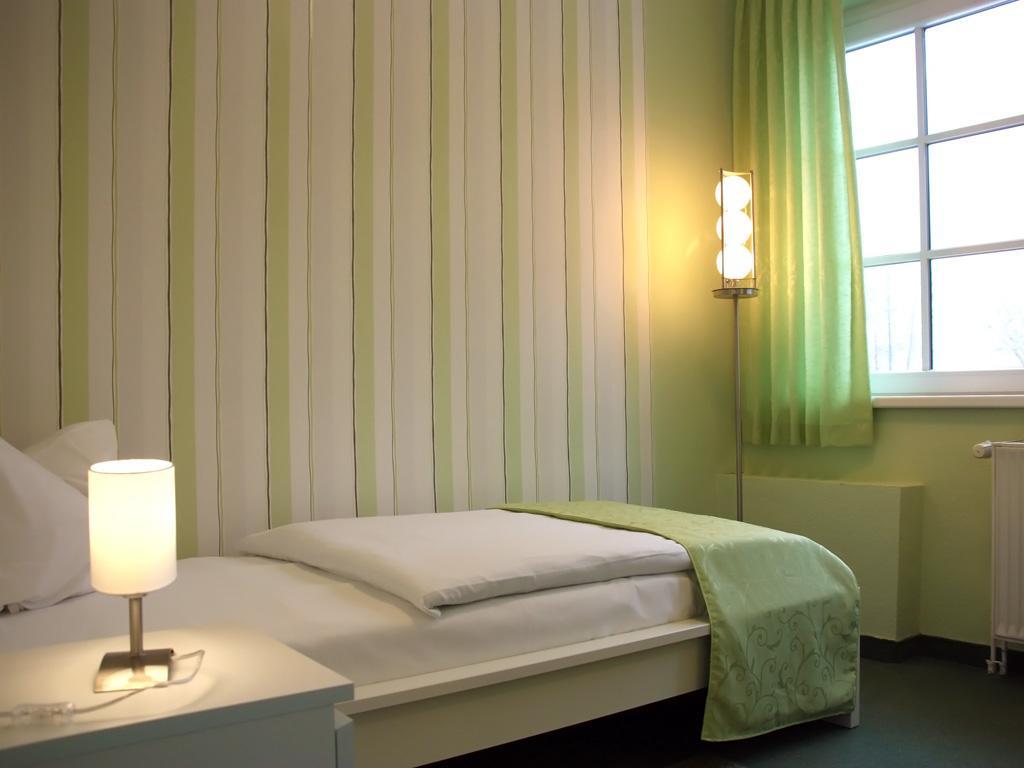 Single Room,613566670:JPEG