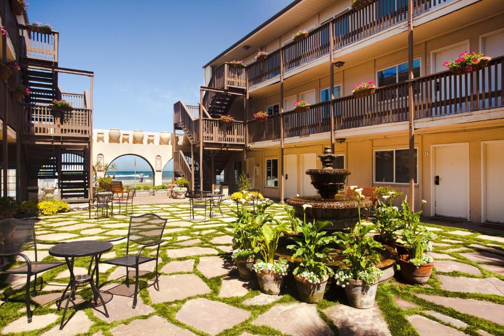 Queen Room Courtyard View