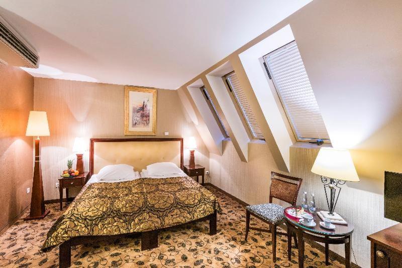 Double Room,614761335:JPEG