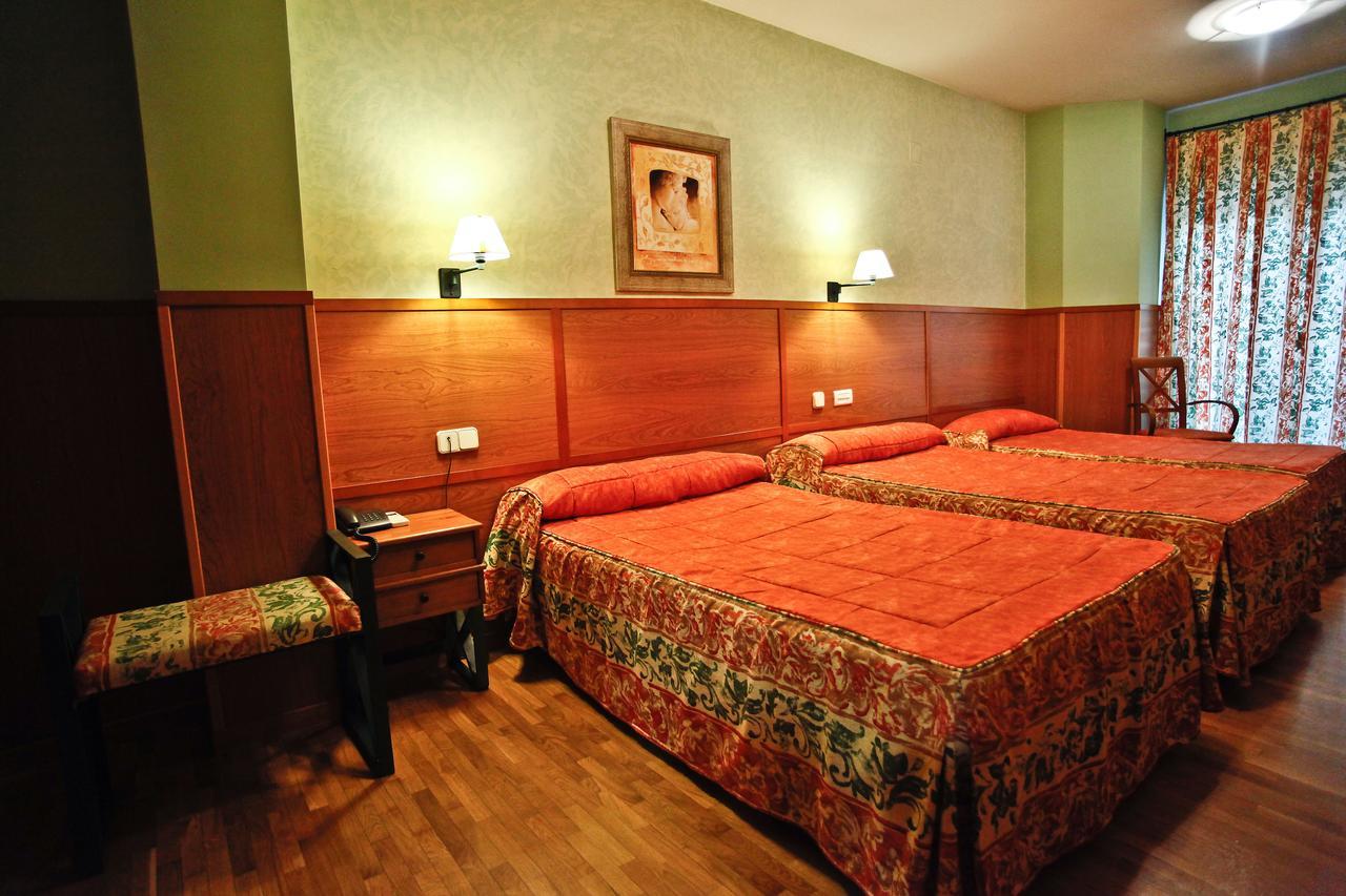 Classic Triple Room,1352296099:JPEG