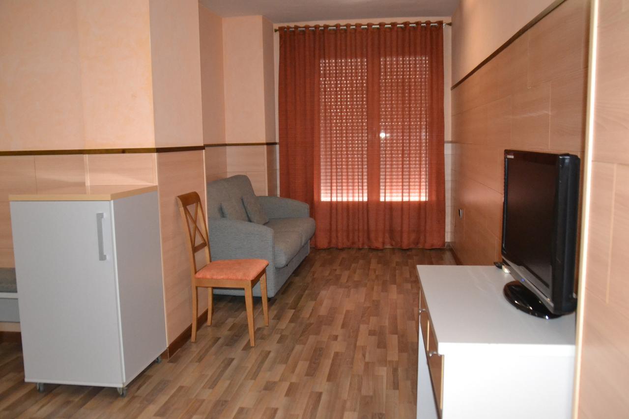 Suite,615438640:JPEG