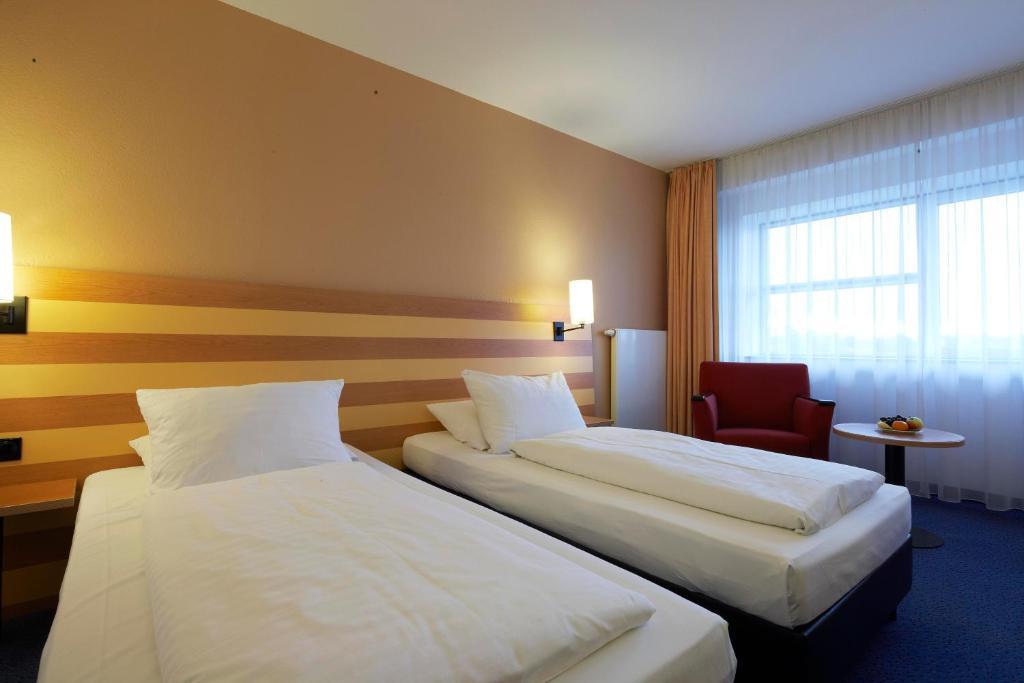Standard Double or Twin Room,61857058:JPEG