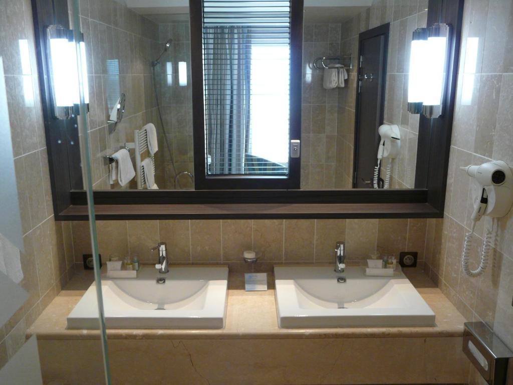 Classic Double Room with City View,61859107:JPEG