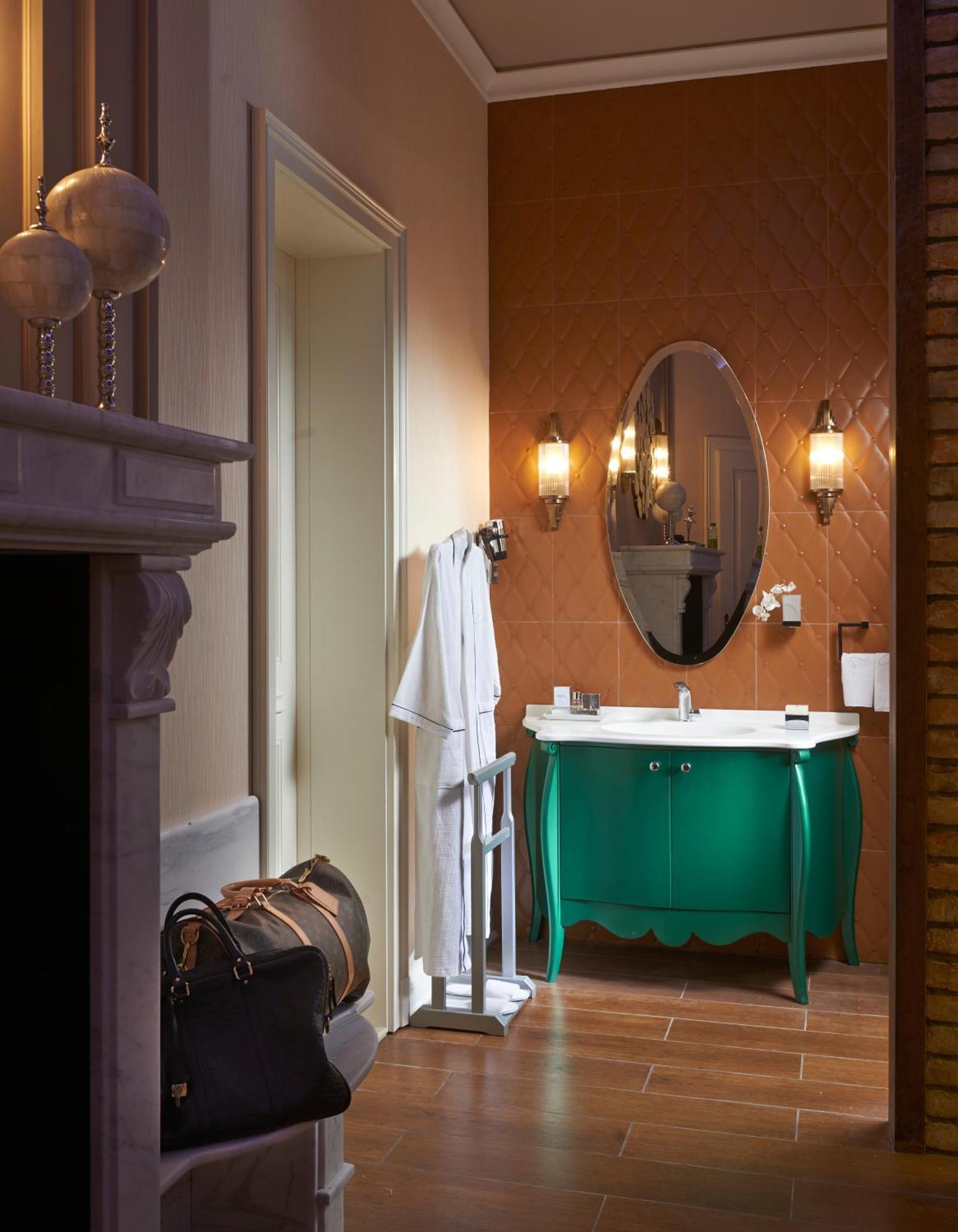 Aria Signature Large Luxury King Room