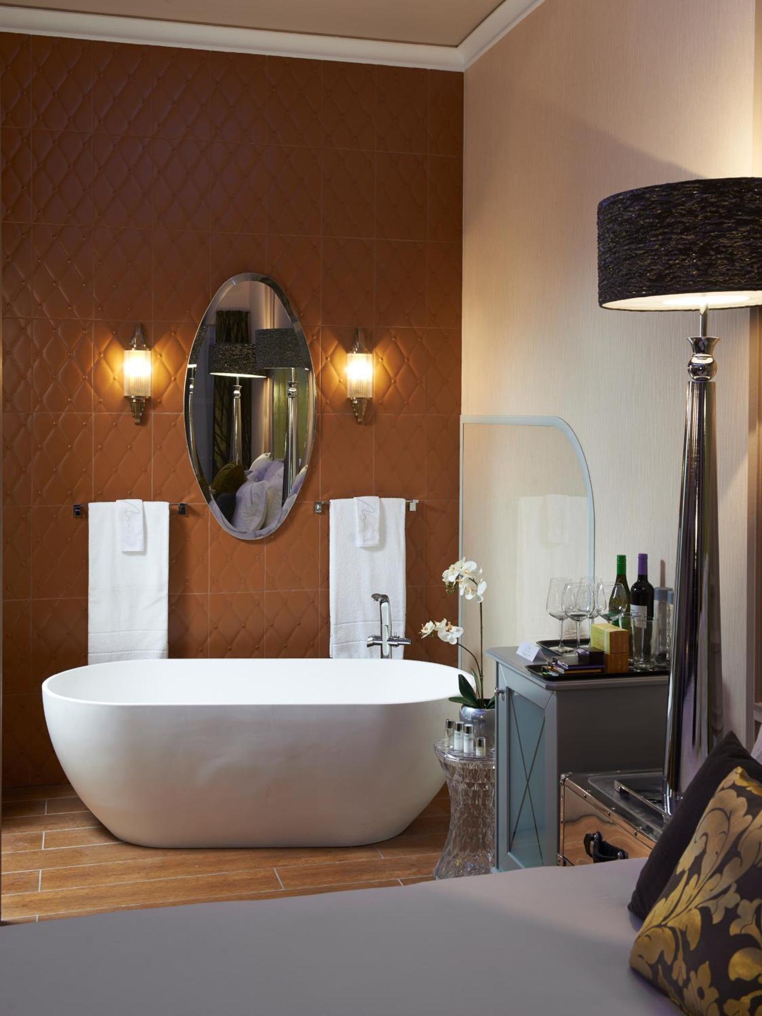 Aria Signature Large Luxury King Room