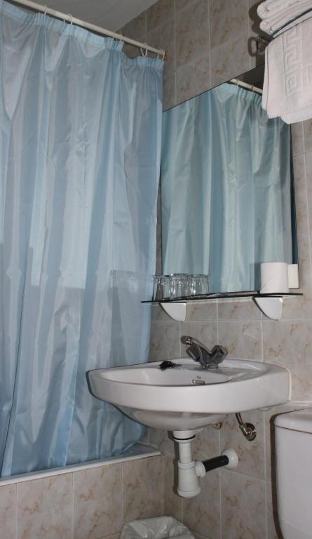 Double or Twin Room Private Bathroom