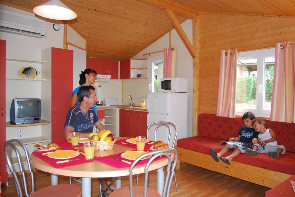 Cottage,48321703:JPEG
