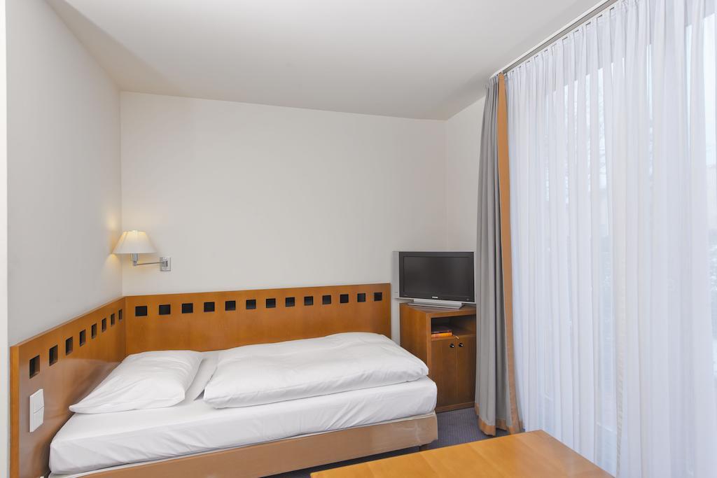 Studio Single Bed,703657612:JPEG