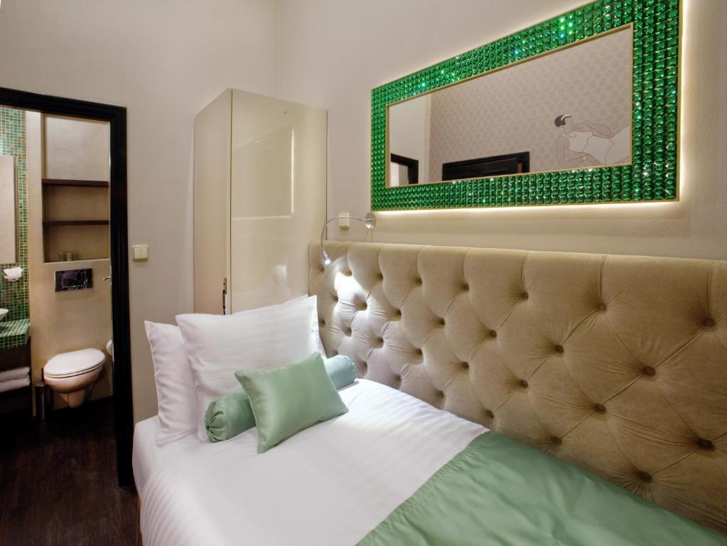 Single Room,62145496:JPEG
