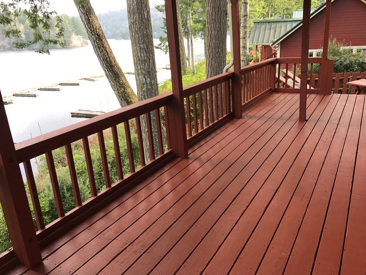 Lake Front 2 bedroom Cabin with Bath