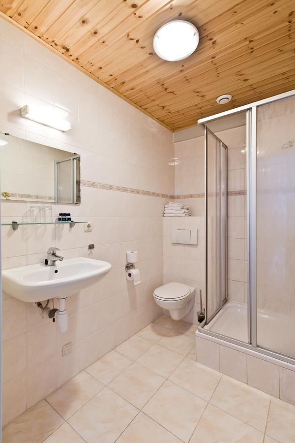 Double or Twin Room Bathroom