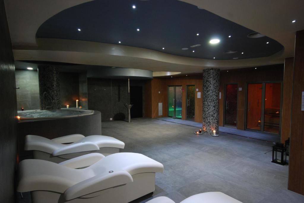 Double or Twin Room Spa Access,62615698:JPEG
