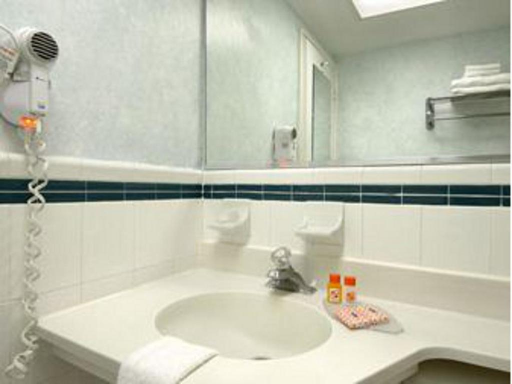 Standard Room Two Double Beds Smoking,391278472:JPEG