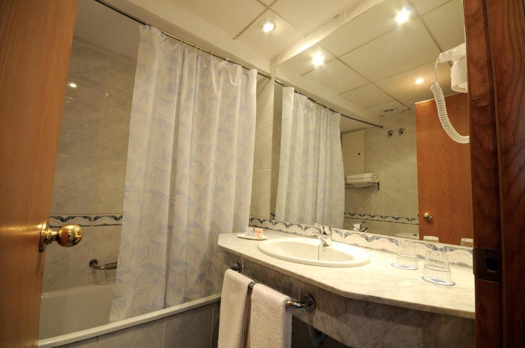 Double or Twin Room Sea View