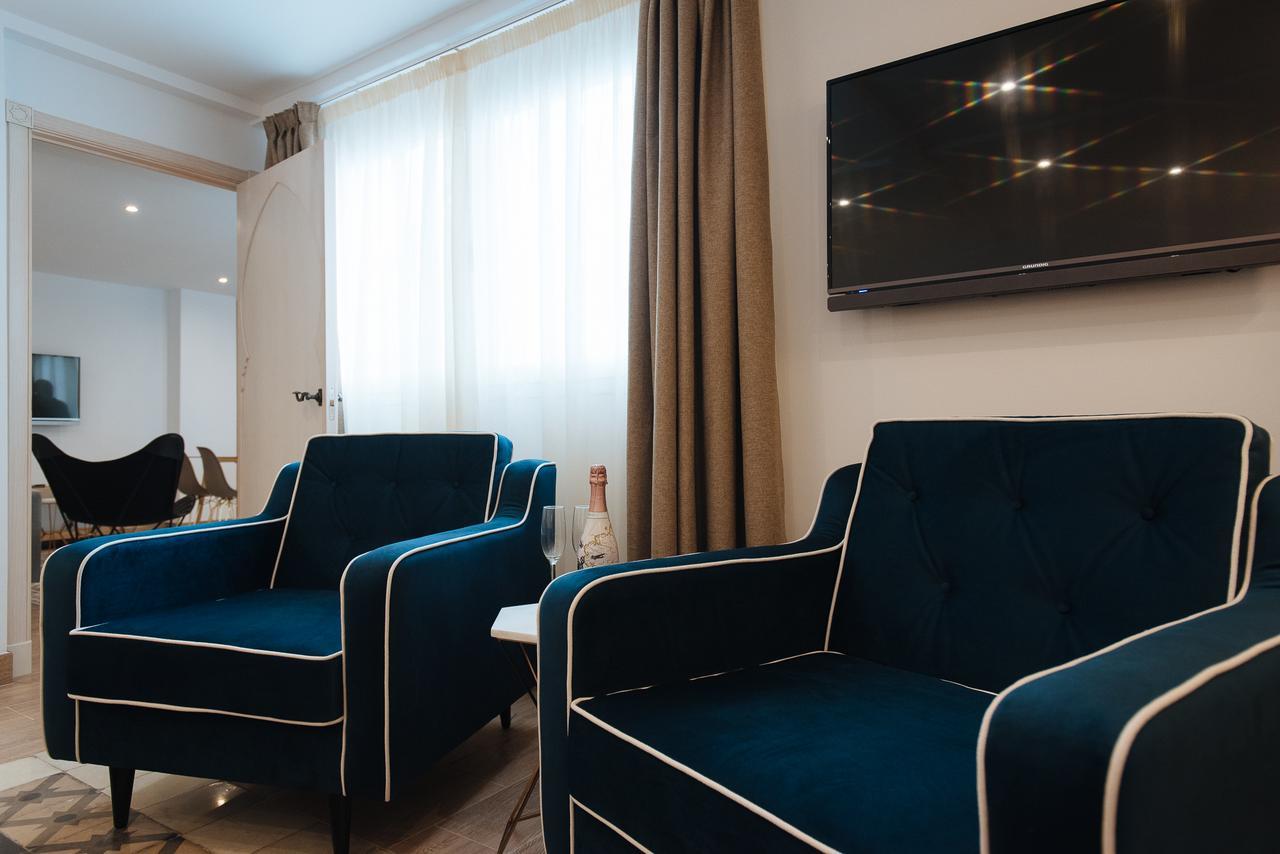 Deluxe Apartment