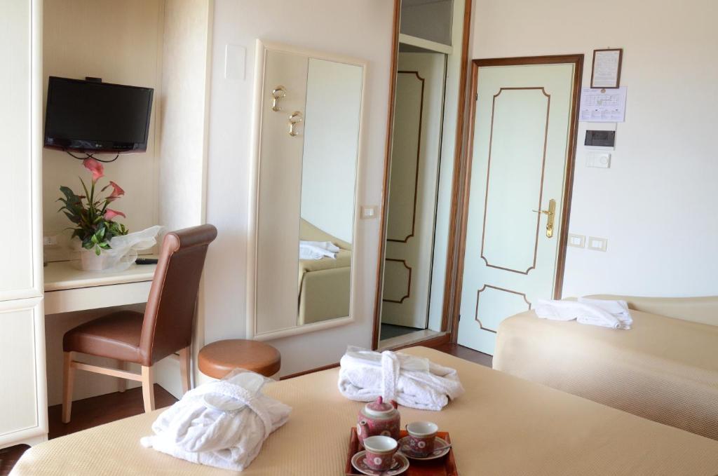 Classic Quadruple Room,64376020:JPEG