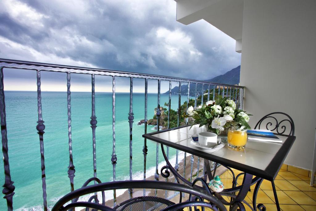 Superior Family Room with Partial Sea View,695312121:JPEG