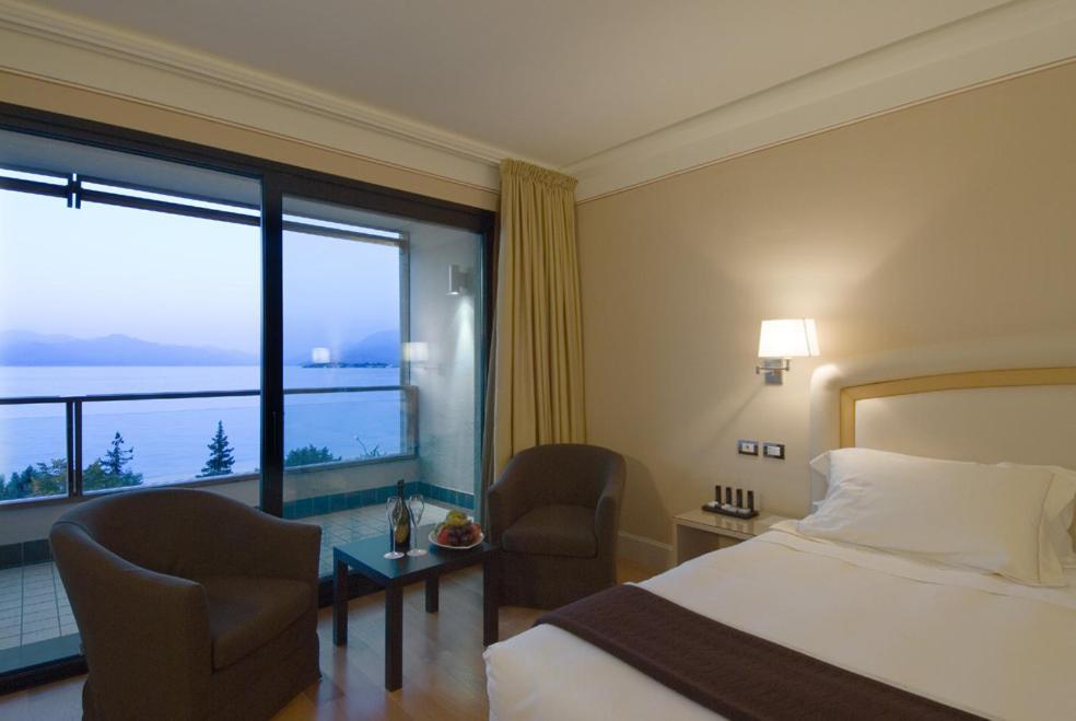 Standard Room Lake View Spa Access