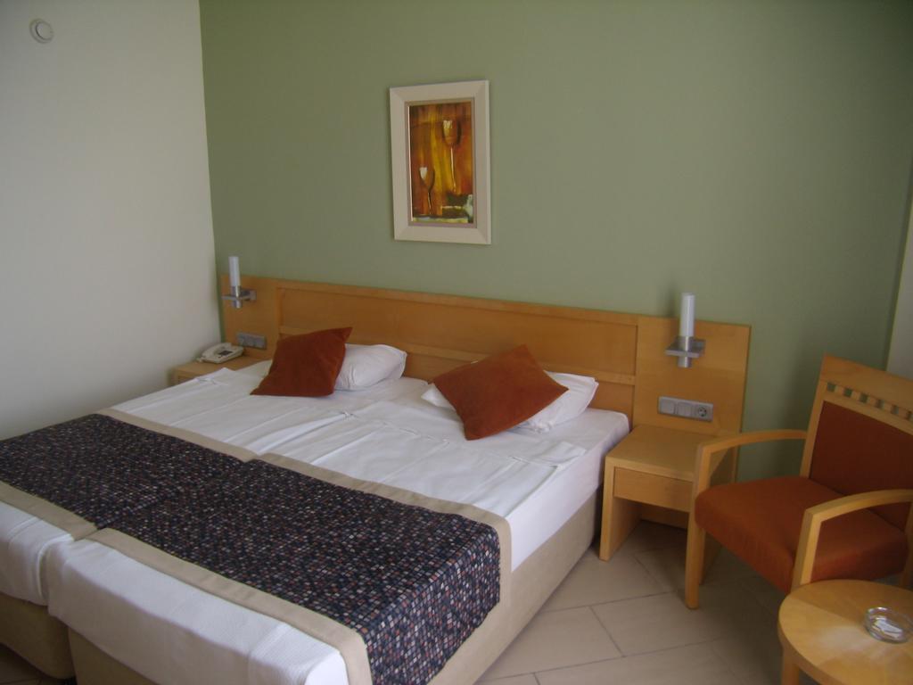 Standard Double Room,32205562:JPEG