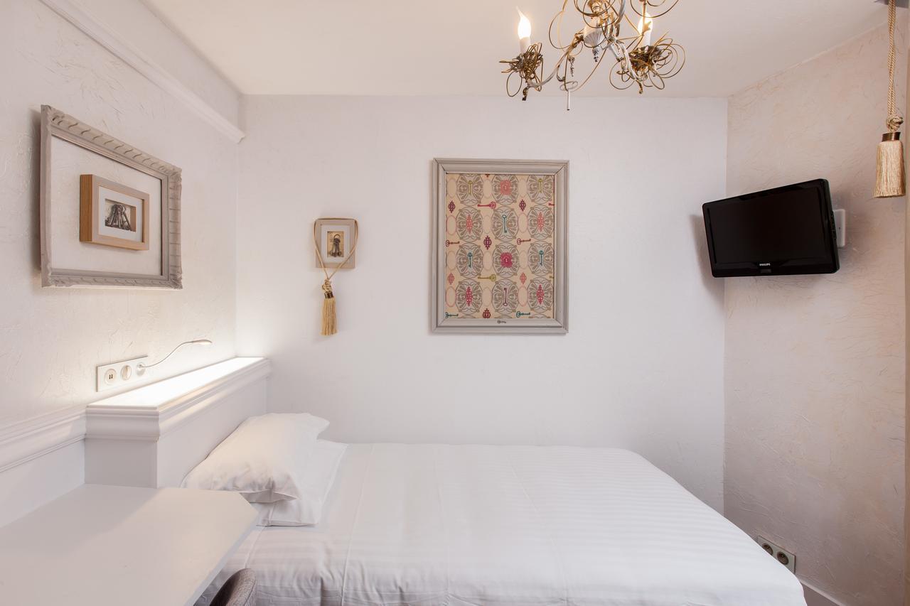 Single Room,630596208:JPEG