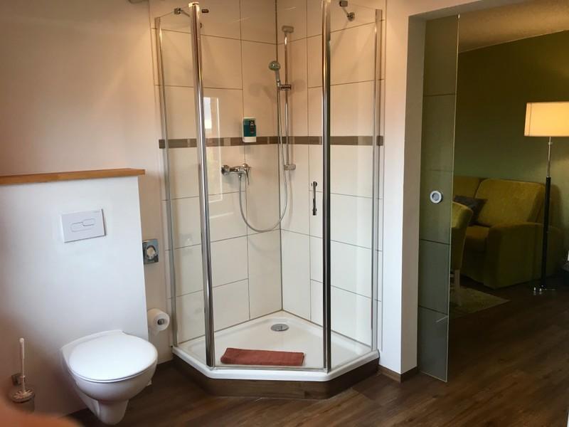 Single Room,1588123382:JPEG