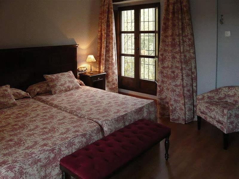 Standard Family Room,665900991:JPEG