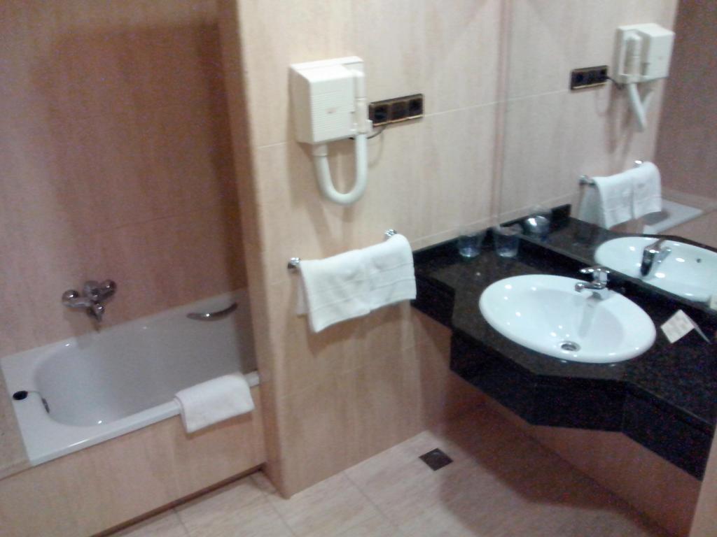 Double or Twin Room,63124330:JPEG