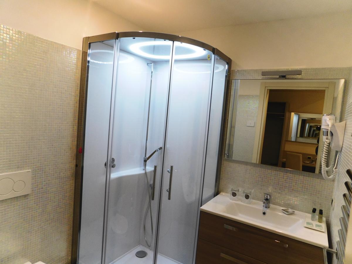 Economy Triple Room,631396248:JPEG