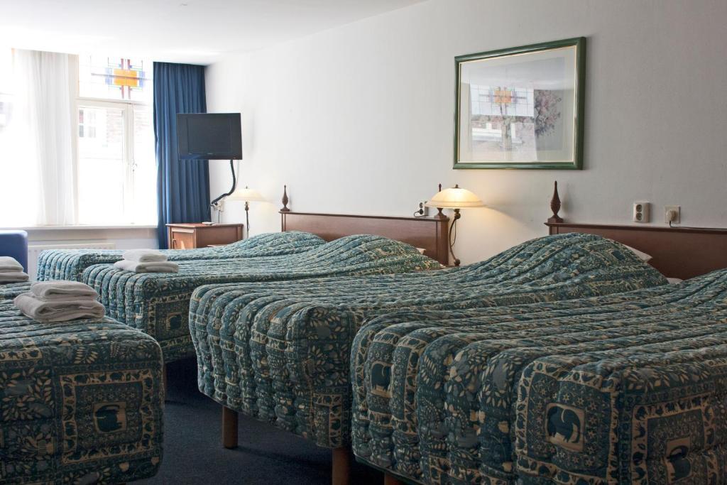 Quintuple Room