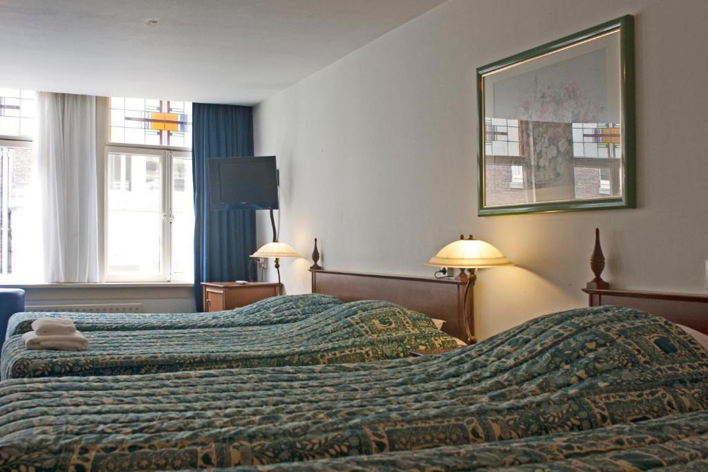 Quintuple Room