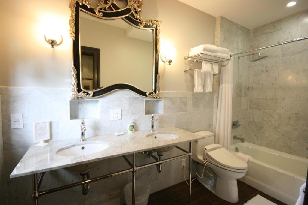 Queen Room,699067086:JPEG