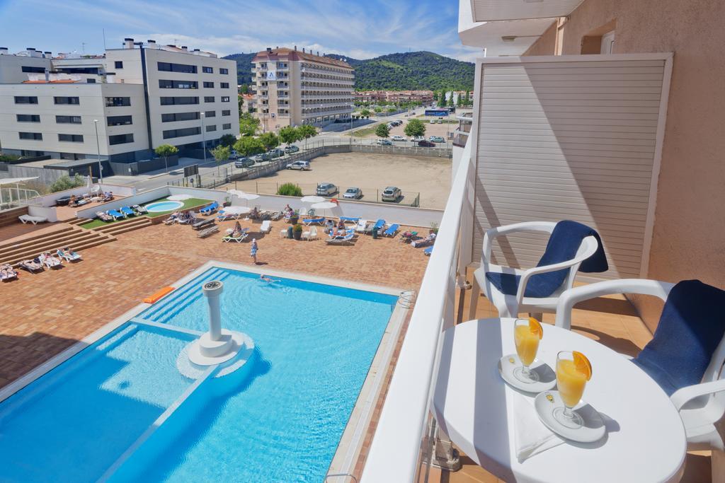 Standard Triple Room (2 Adults + 1 Child),506955945:JPEG