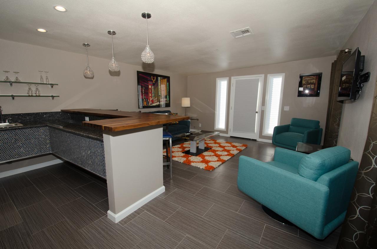 Pool Suite