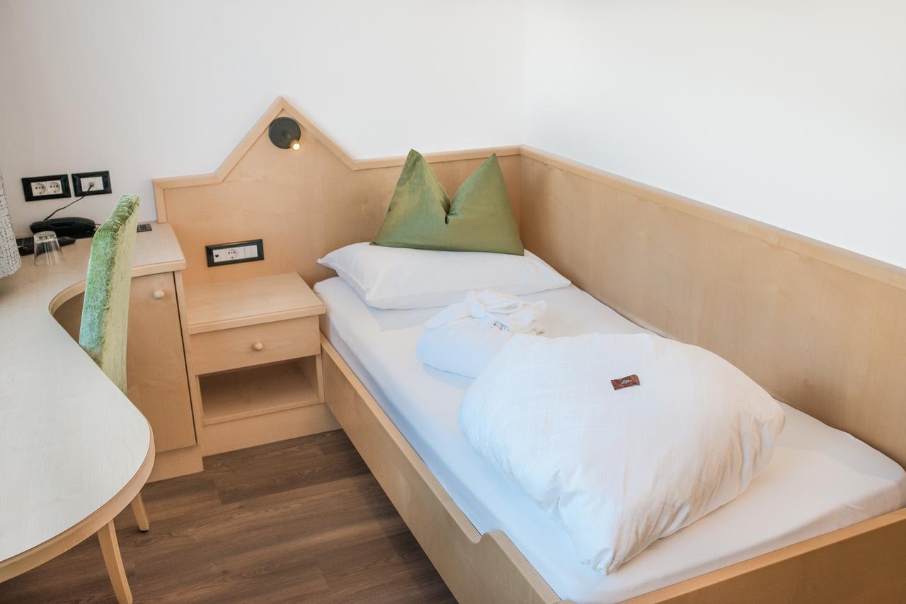 Single Room Balcony,1589523767:JPEG