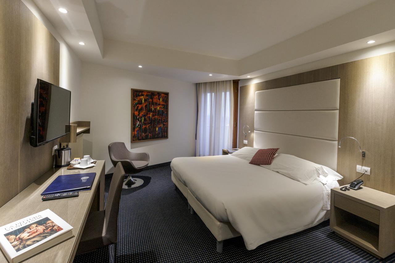 Superior Double or Twin Room,632277900:JPEG