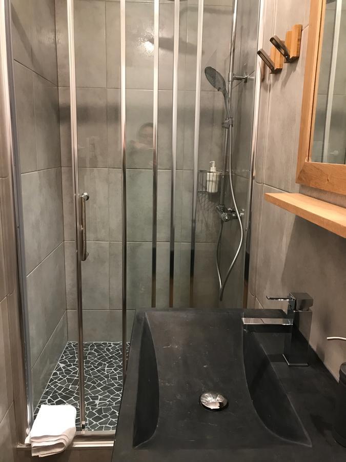 Triple Room Bathroom,1662399992:JPEG