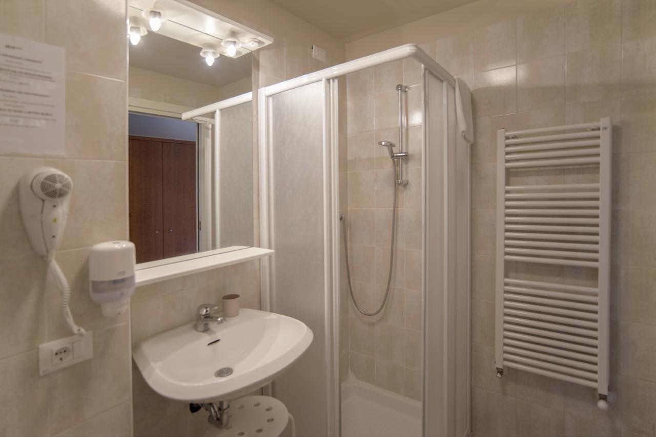 Standard Double or Twin Room,632606802:JPEG