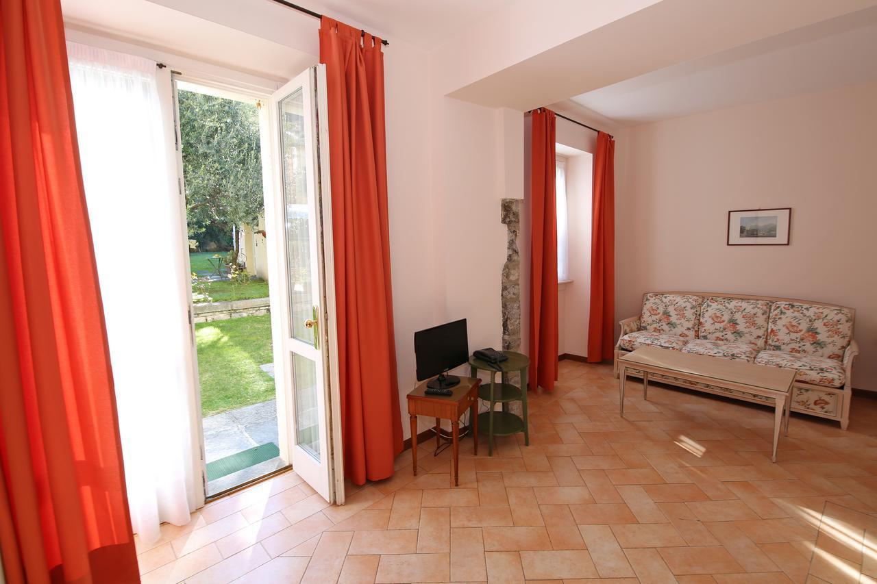 Large One-Bedroom Apartment,632648043:JPEG