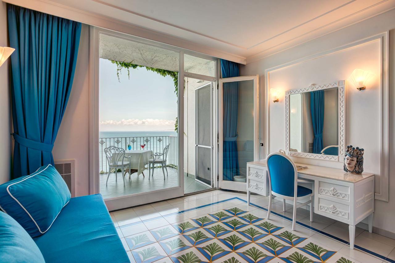 Deluxe Double or Twin Room with Sea View,632686674:JPEG