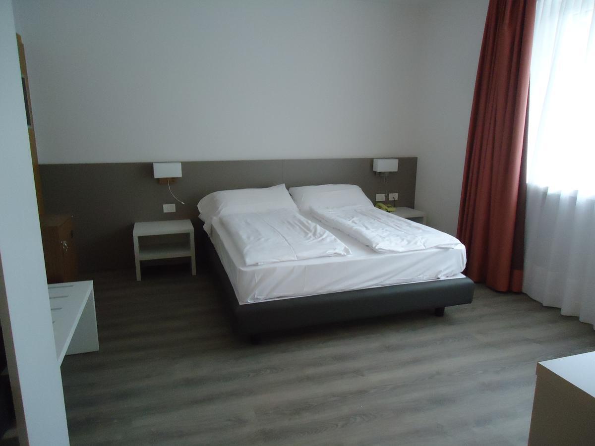 Double or Twin Room Ground Floor Garden