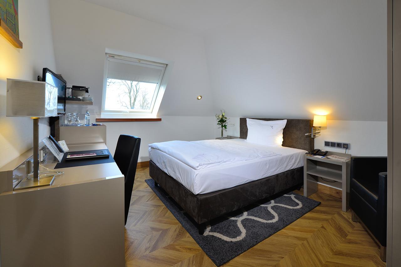 Queen Room,790911087:JPEG