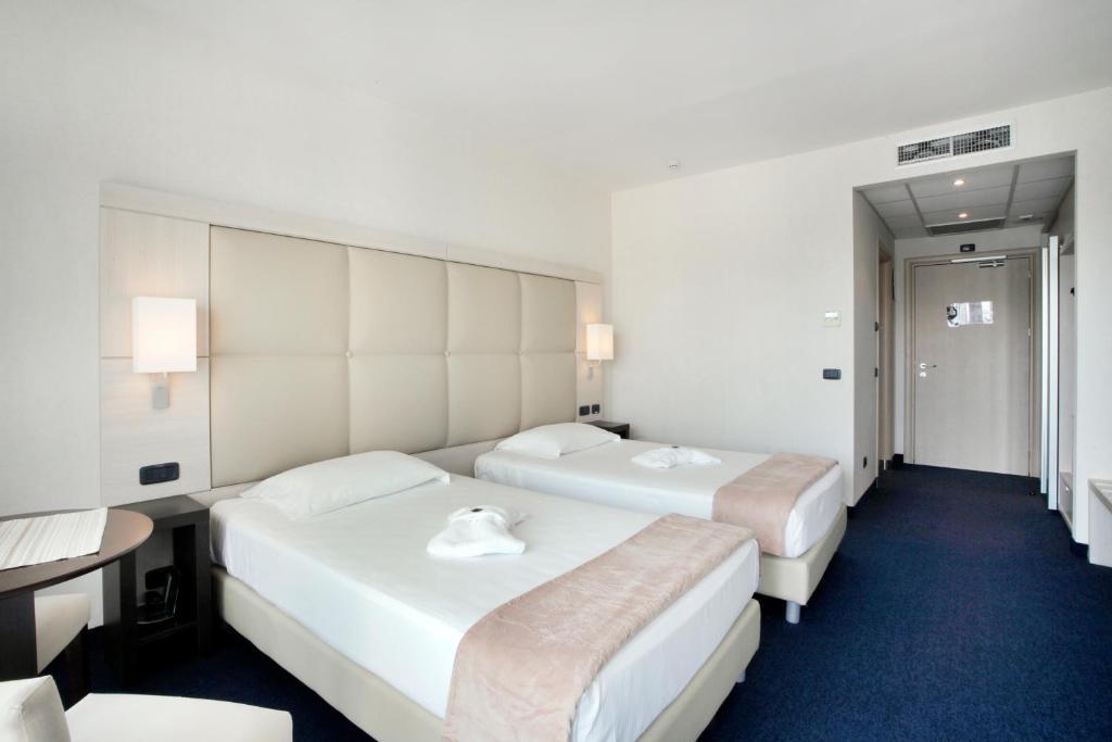 Double or Twin Room Balcony Disability Access,1113761511:JPEG